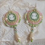 BO Anisse ricamato con cabochon in resina con ritratti femminili, perline e cristalli Swarovski